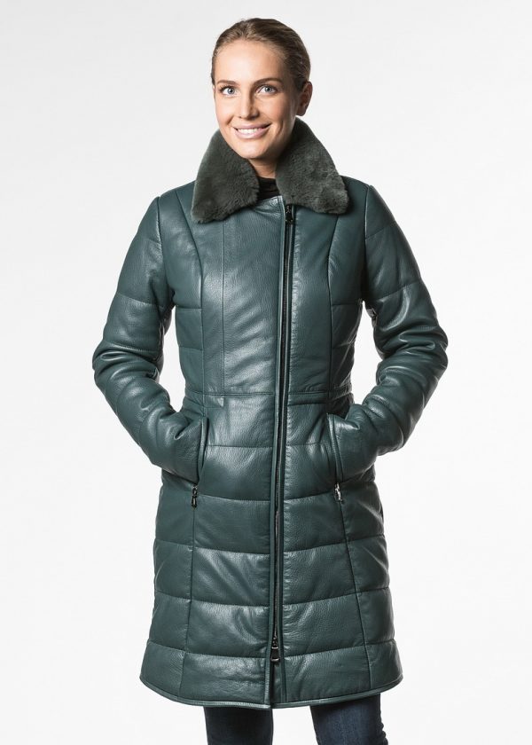 Приталенное утепленное пальто из натуральной кожи