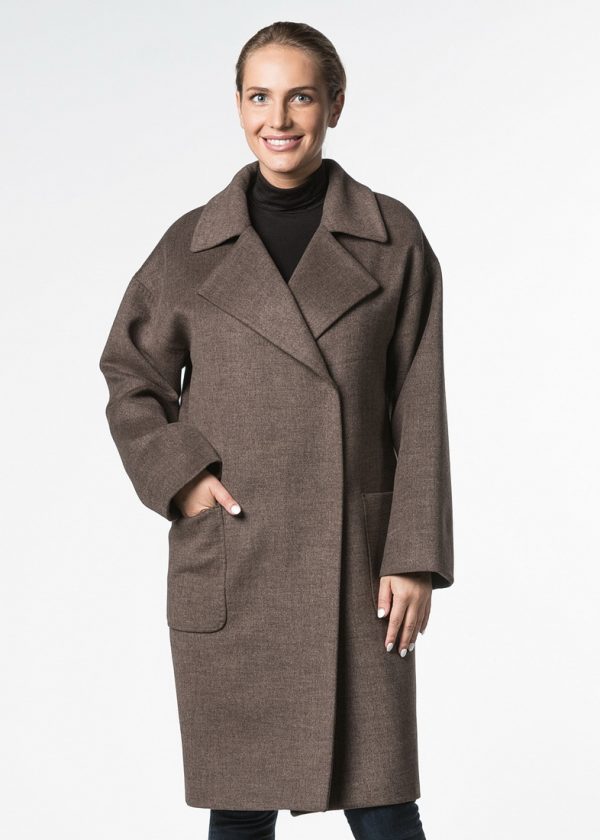 Пальто в стиле oversize с накладными карманами