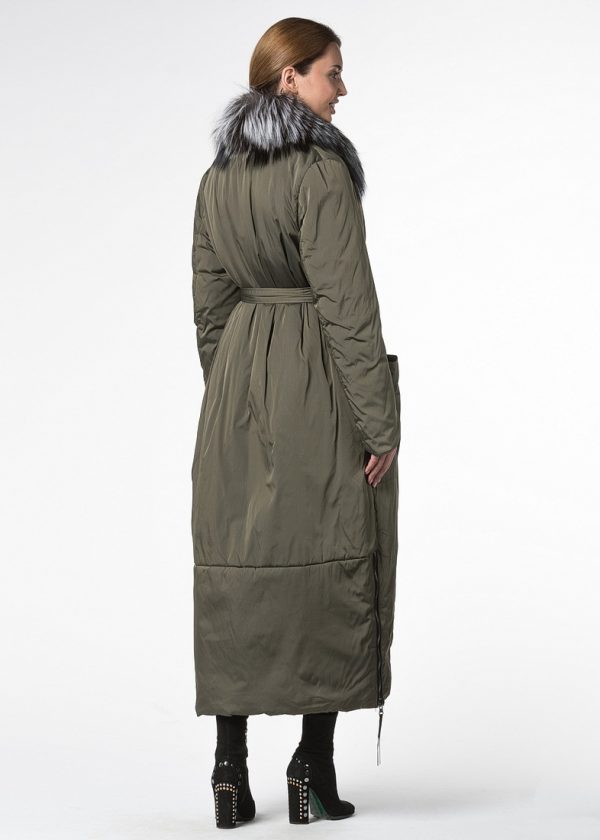 Двустороннее пальто цвета хаки на термосинтепоне с отделкой из чернобурой лисы
