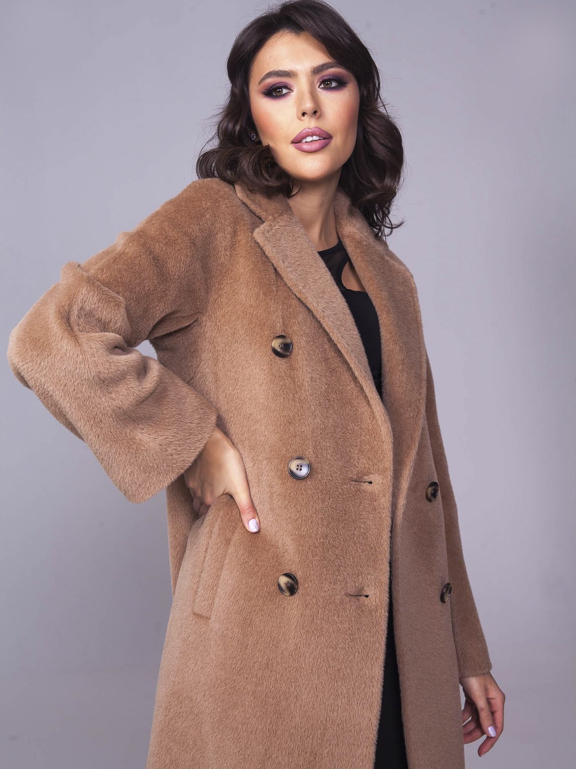 Модели зимних пальто из альпаки для женщин